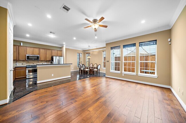 Photo - 2927 Clinton Dr