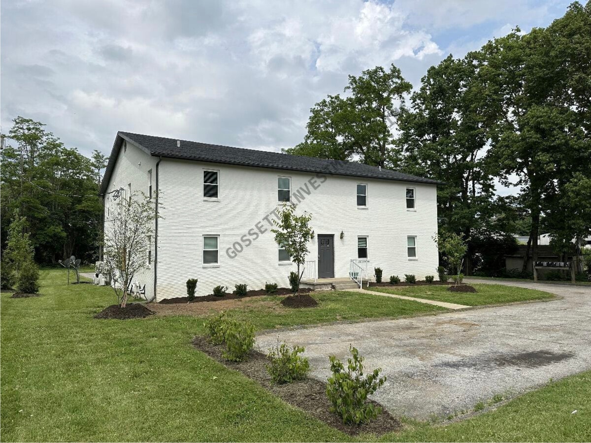 Front of Building 1 - 320 Clintonville Rd