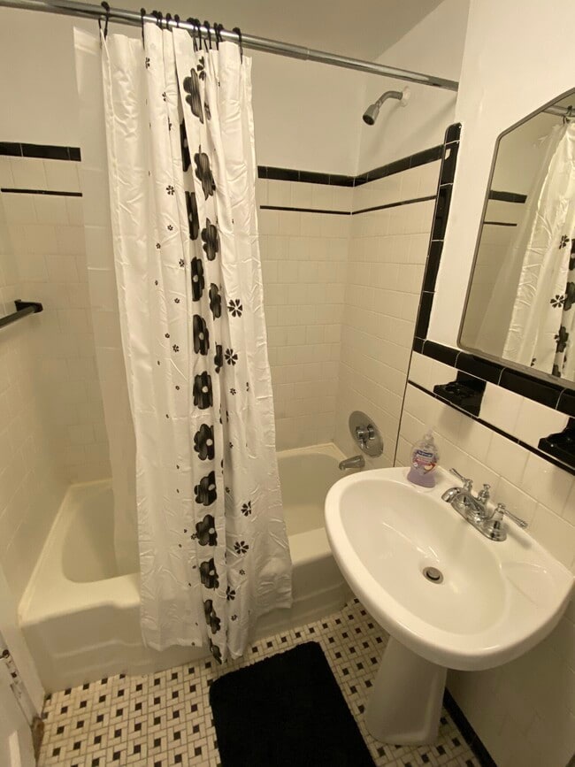Building Photo - 854 Beacon St Rental
