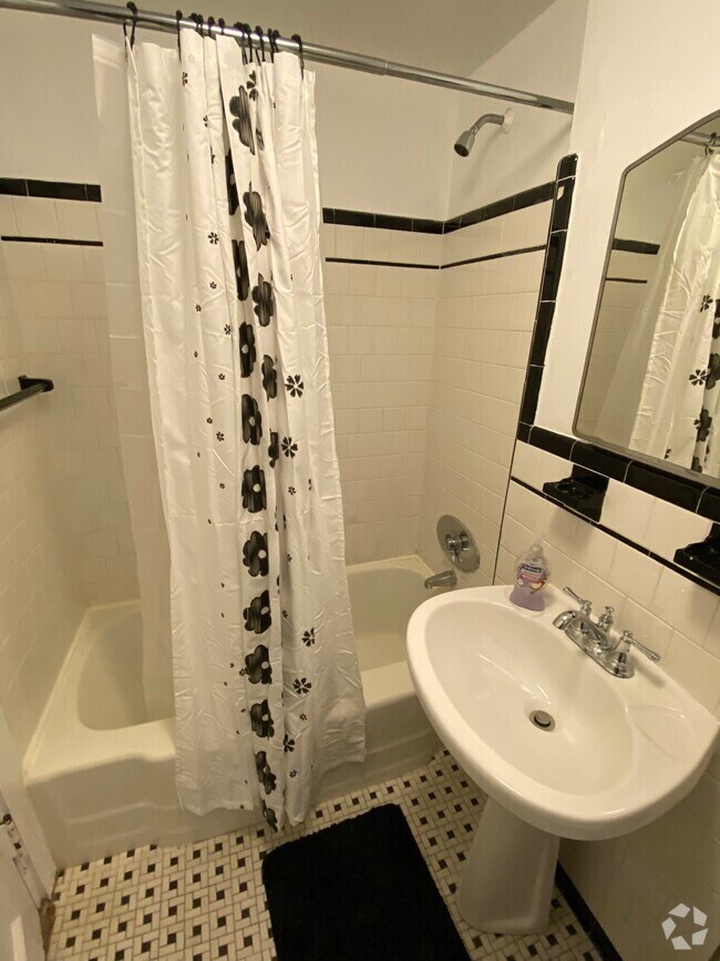 Building Photo - 854 Beacon St Rental