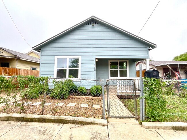 Photo - Move-In Ready 2BD/1BA – Laminate Floors, Fenced Yard & Prime Location! ACCEPTS SECTION 8