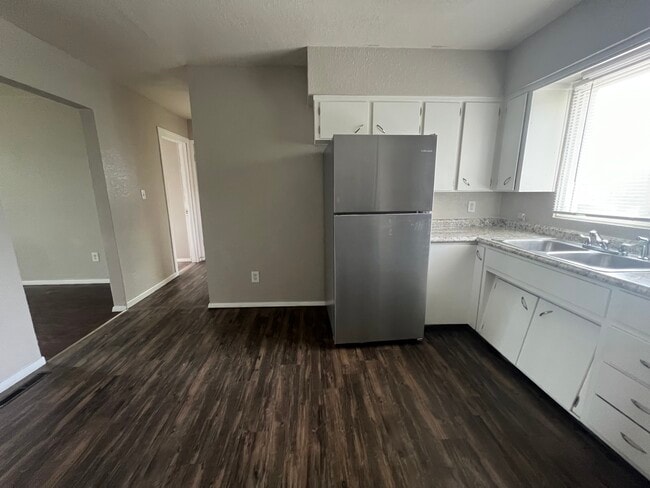 Kitchen - 215 Miriam Dr Unit D