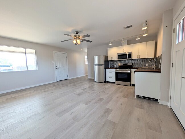 Photo - 1108 W San Antonio St