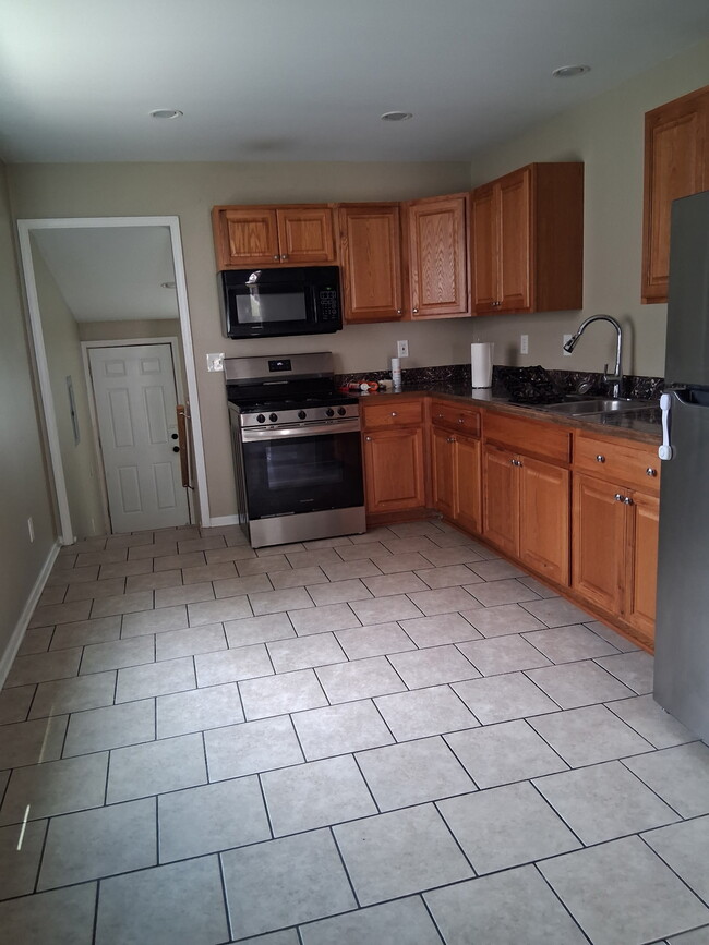 Photo - 24399 Hopkins St