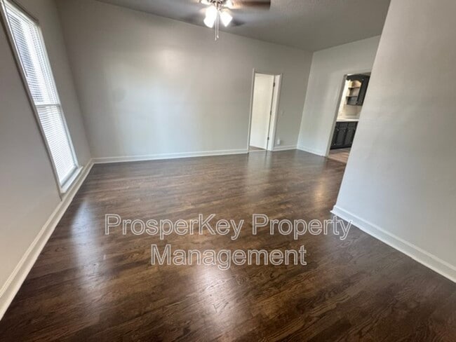 Photo - 3915 Woodruff Rd