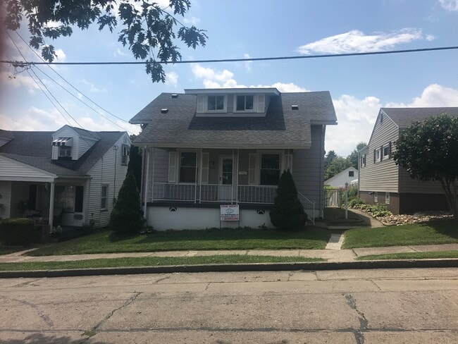 Photo - 422 W 45th St House