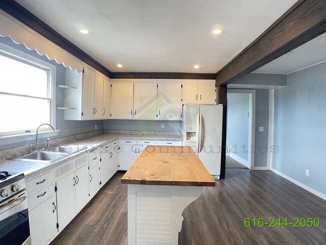 Photo - 3 Bedroom (with an extra room) Home Availa...