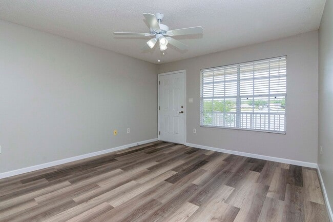 Photo - Lake Front - 2nd Floor - Upgraded- 1 Bedroom 1 Bathroom for Rent in Brandon, FL