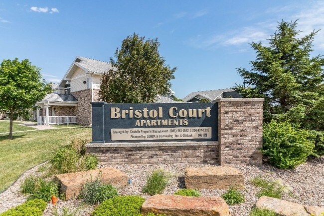 Bristol Court Apartments - Bristol Court Apartments