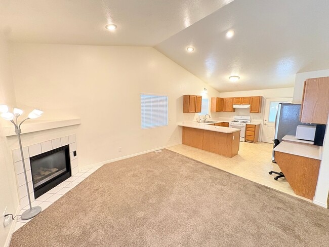 Building Photo - 334 W Mountain View Dr