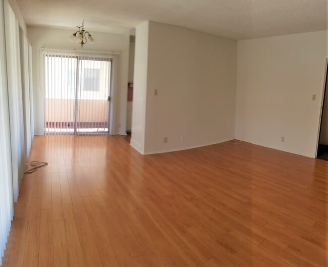 Photo - 133 S Swall Dr Unit 4