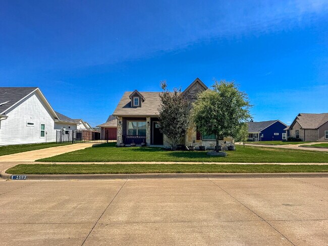 Lovely 3 bed, 2 bath Home in Burleson!