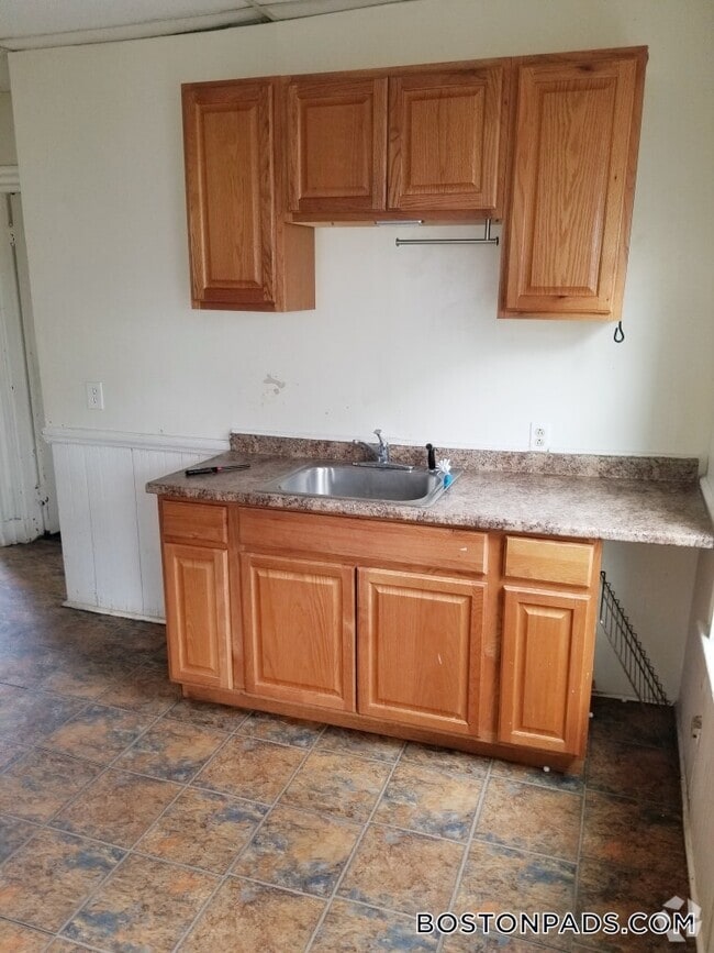 Building Photo - 84 Wheatland Ave Rental