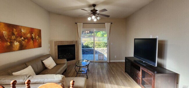 Photo - 406 Endberg Ct