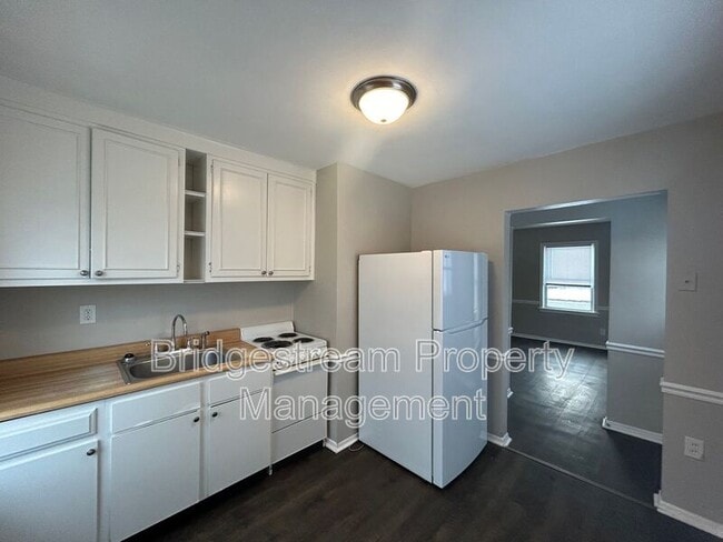 Photo - 807 Winston Dr