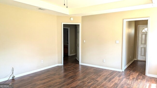 Photo - 210 Strawbridge Ln