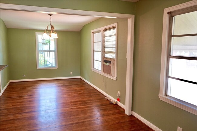 Photo - 7328 Oak Hl