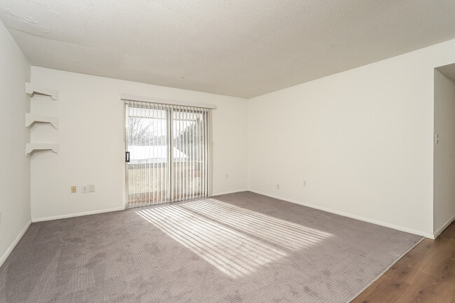 Photo - 2205 Sunderland Rd