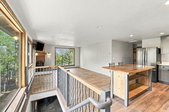 9165 Jill Dr