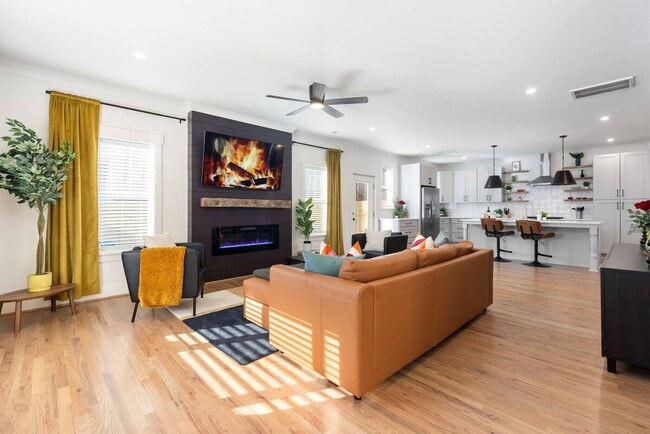 Building Photo - 806 Colorado Ave Unit ID1051226P Rental
