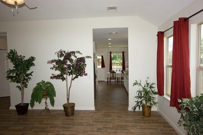 Photo - 7304 S Glenn St