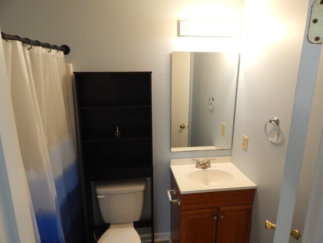 Photo - Adorable 2 bedroom 2 bath single family home with fully fenced in back yard. One car driveway.