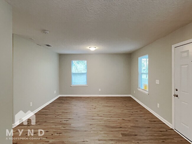 Photo - 3055 Dignan St