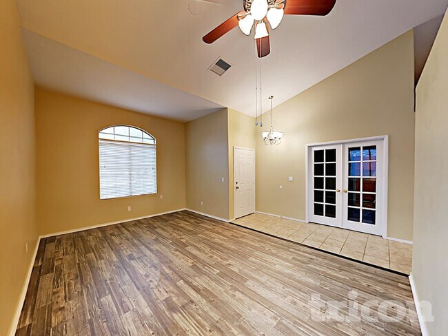 Photo - 610 Largo Azul Ave