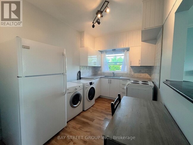 Photo - 70 Courtwright St