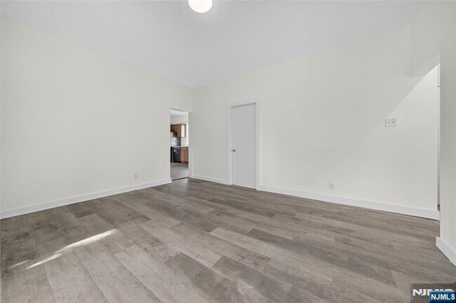 Photo - 66 Boulevard