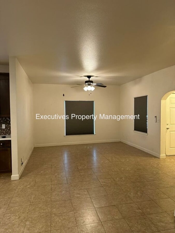 Photo - 261 W 19th St