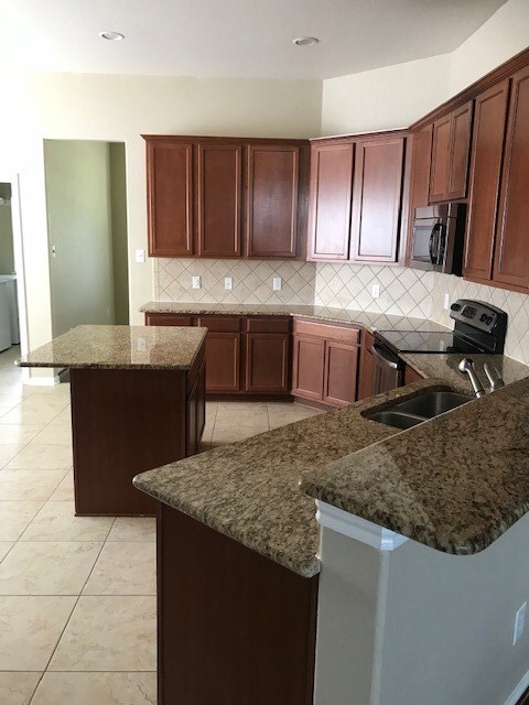 Photo - 19930 Kendall Lake Dr