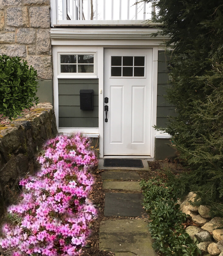 Entry - 10 Sherwood St (Norwalk, CT)