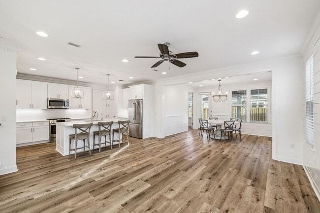 Photo - 250 Windrow Way