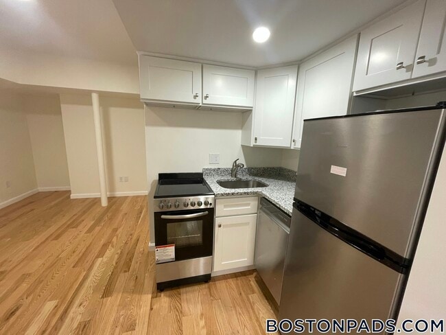Building Photo - 1725 Commonwealth Ave Rental