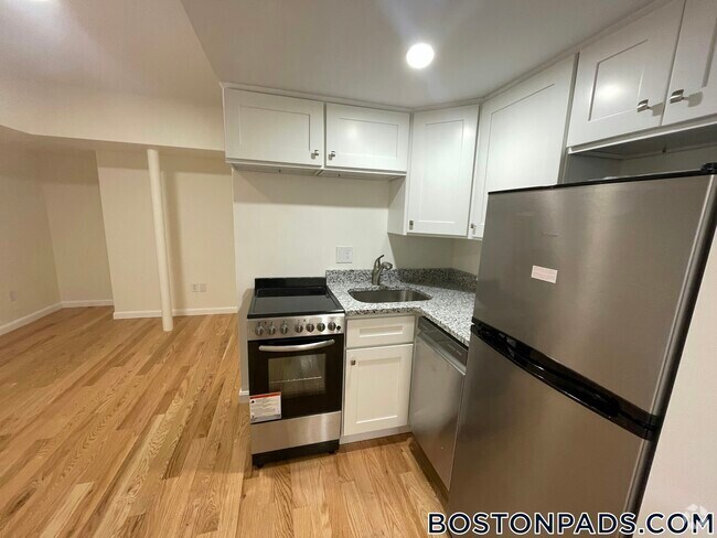 Building Photo - 1725 Commonwealth Ave Rental