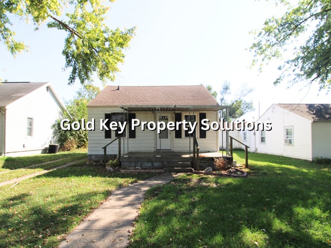 Building Photo - COMING SOON!! 2 BR 1 BA House with Covered...