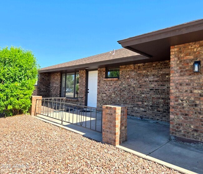 Photo - 1731 E Redfield Rd