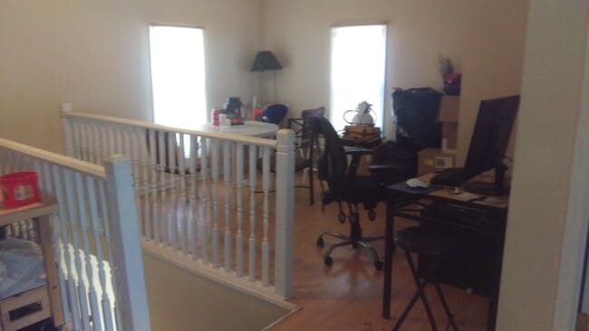 amplia zona de comedor/oficina - 602 8th St Unidad 2