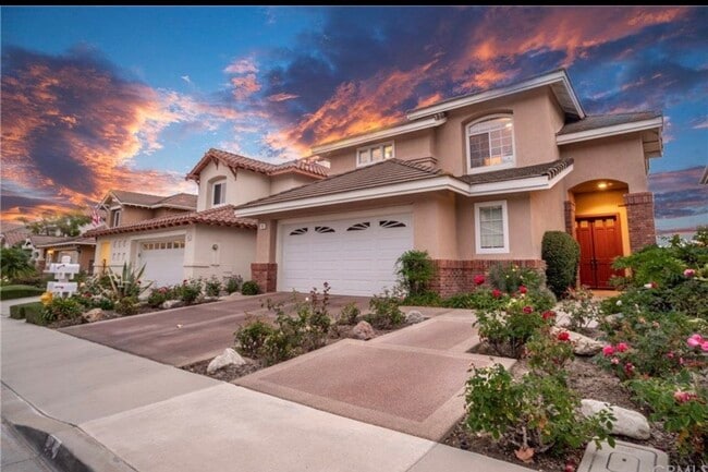 Building Photo - 4 Pastora