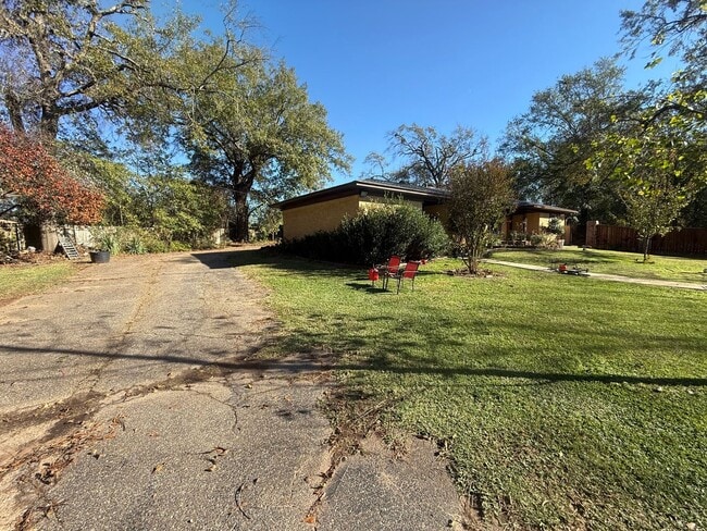 Photo - 2008 Longview Dr