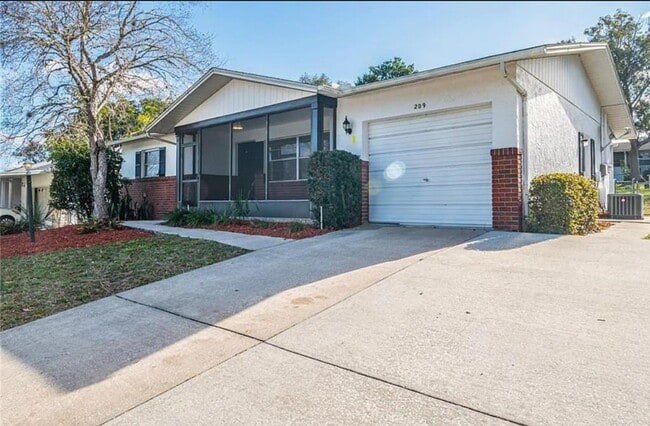 Building Photo - 209 S Lee St