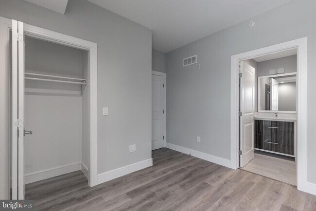 Photo - 1222 N Marshall St Unidad 401