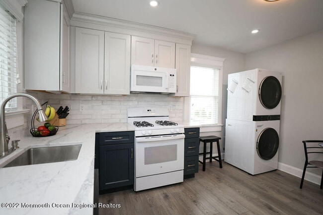 Photo - 476 West St Unit #2