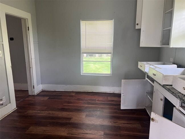 Photo - 613 Harrison Ln