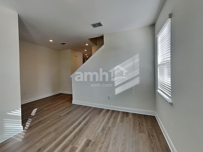 Photo - 3691 Lk Blf Lp