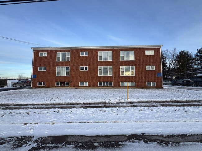 Building Photo - 162 McSweeney Ave Unit 14