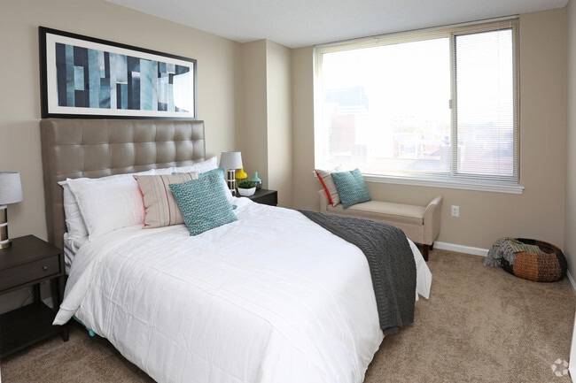 Bedroom | Louisville Apartments | Crescent Centre Apartments