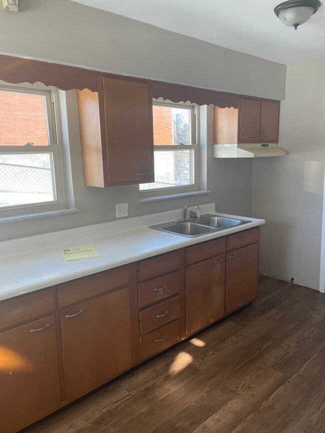 Photo - 4555 E 4th St