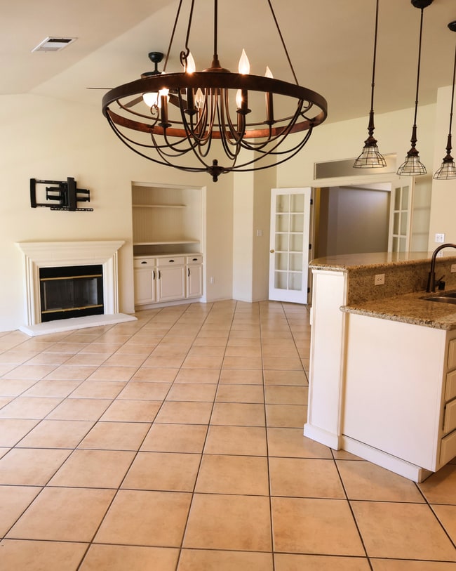 Photo - NW Bakersfield 4 Bed 2 Bath – Split Deposi...